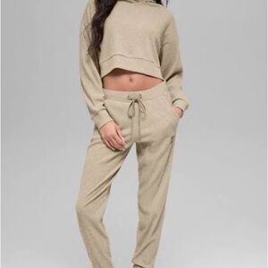 ALO Yoga Tan Joggers & Crop Hoodie